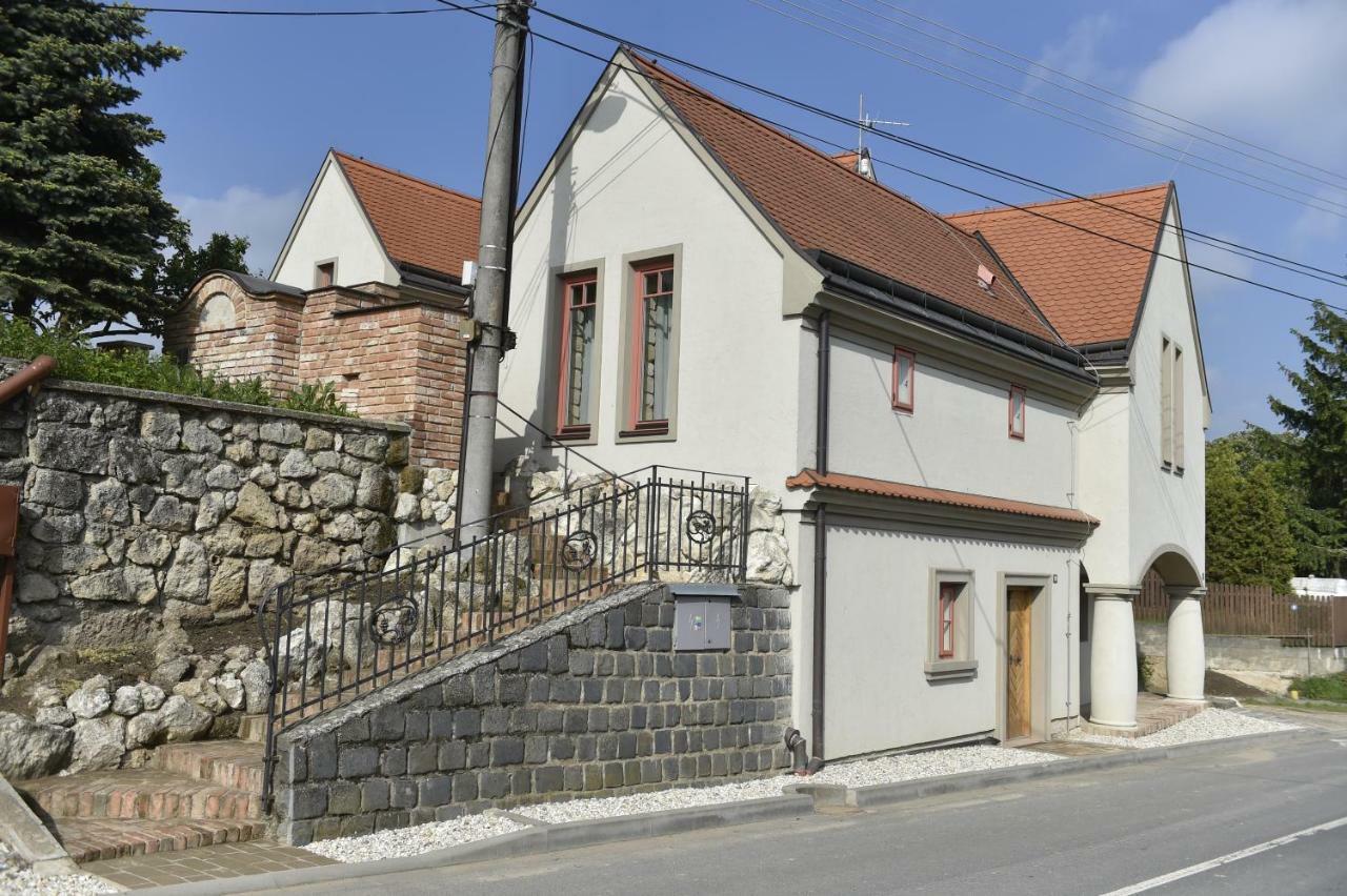 Penzion Dobre Casy Valtice Exteriör bild